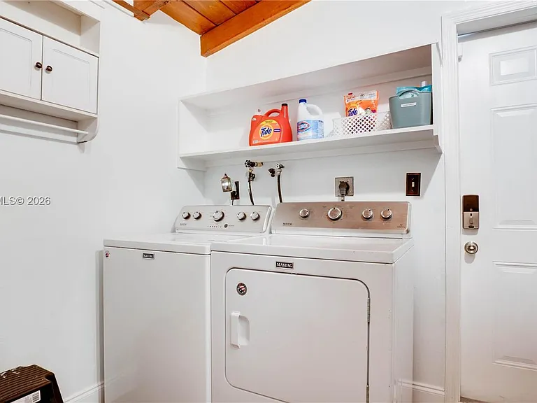 301 SW 69th Ave — Photo 43