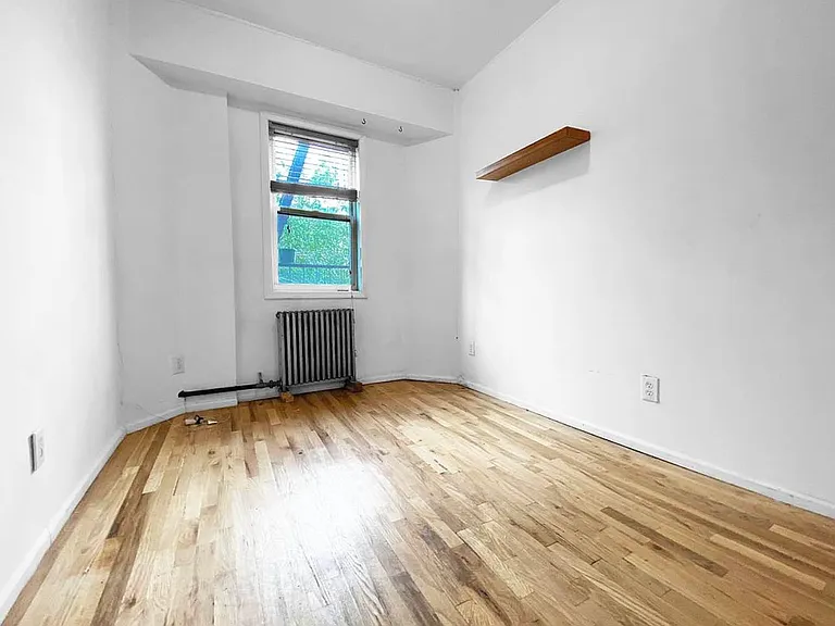 551 Graham Ave #2L — Photo 8
