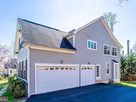 3rd image of 6629 Beacon Ln