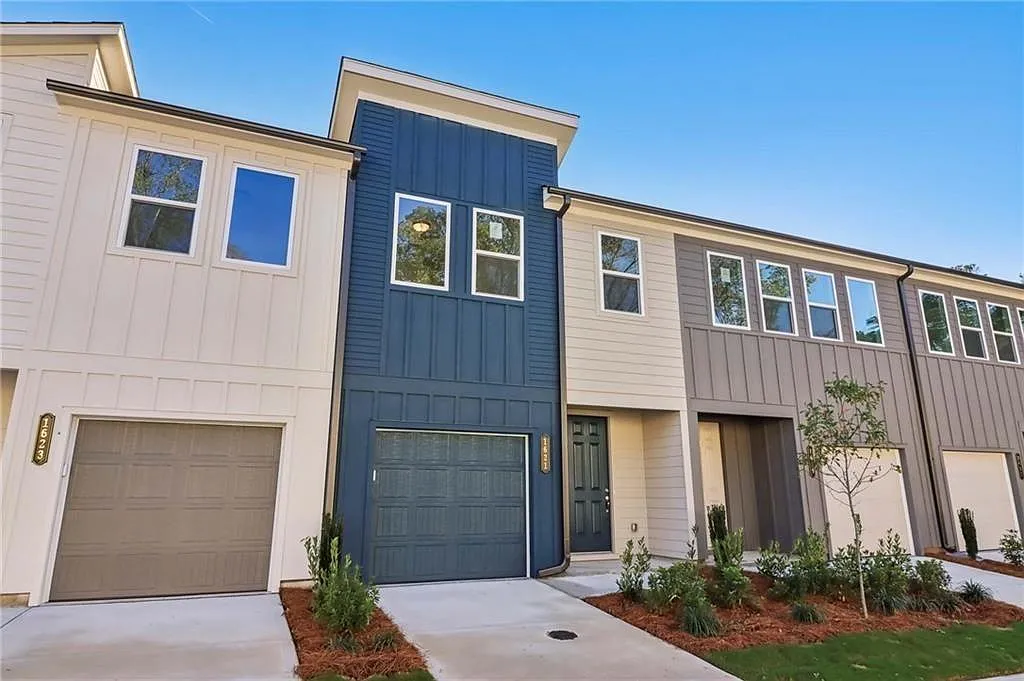 3 bed, 2.5 bath, 1362 sqft, $2,700 — Photo 2