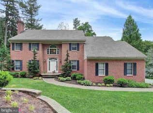 855 Glenwood Dr, York, PA 17403