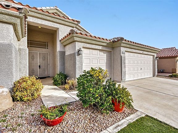 3rd image of 6112 Resort Ridge St