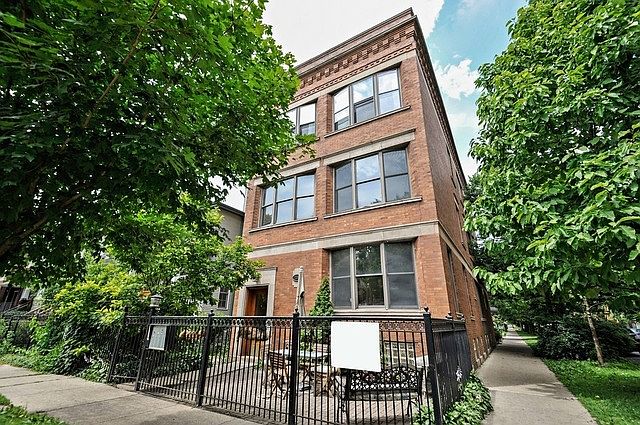 1st image of 2200 W Cullom Ave APT 3