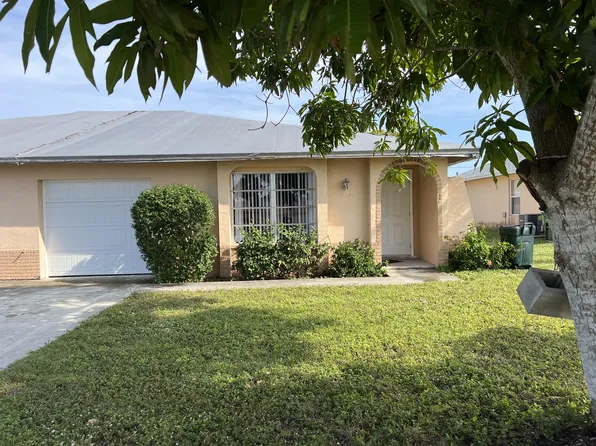 4147 Skyline Blvd, Cape Coral, FL 33914