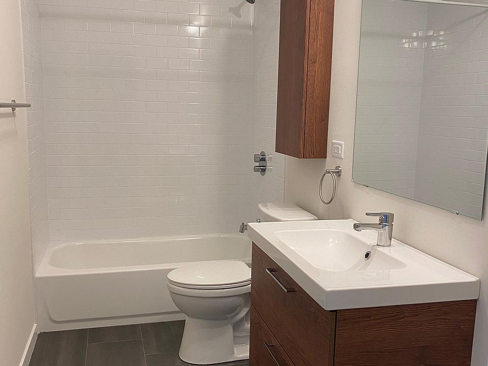 2nd image of 2441 S Leavitt St #3