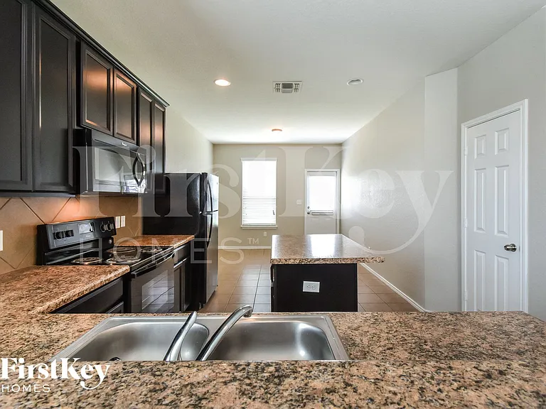 6503 Davenport Bay — Photo 5