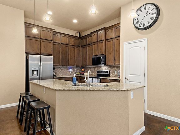 5th image of 820 Mission Hills Dr