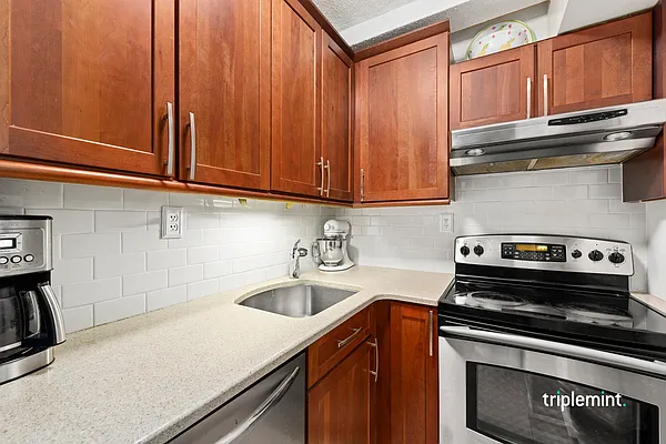 Sold by Triplemint | media 12