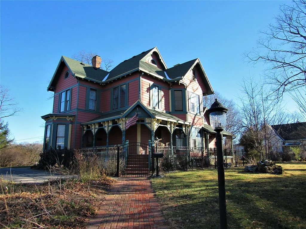 800 S Green St photo 1