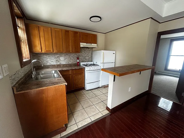 67 Groton Ave — Photo 9