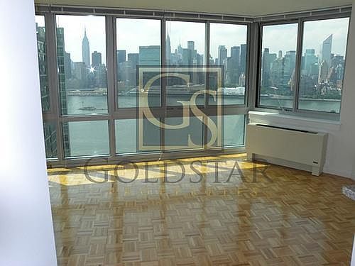 2nd image of 4720 Center Blvd APT 520