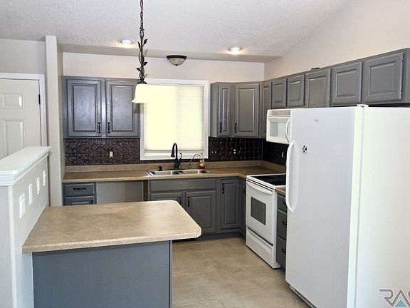4th image of 801 Almond Ave