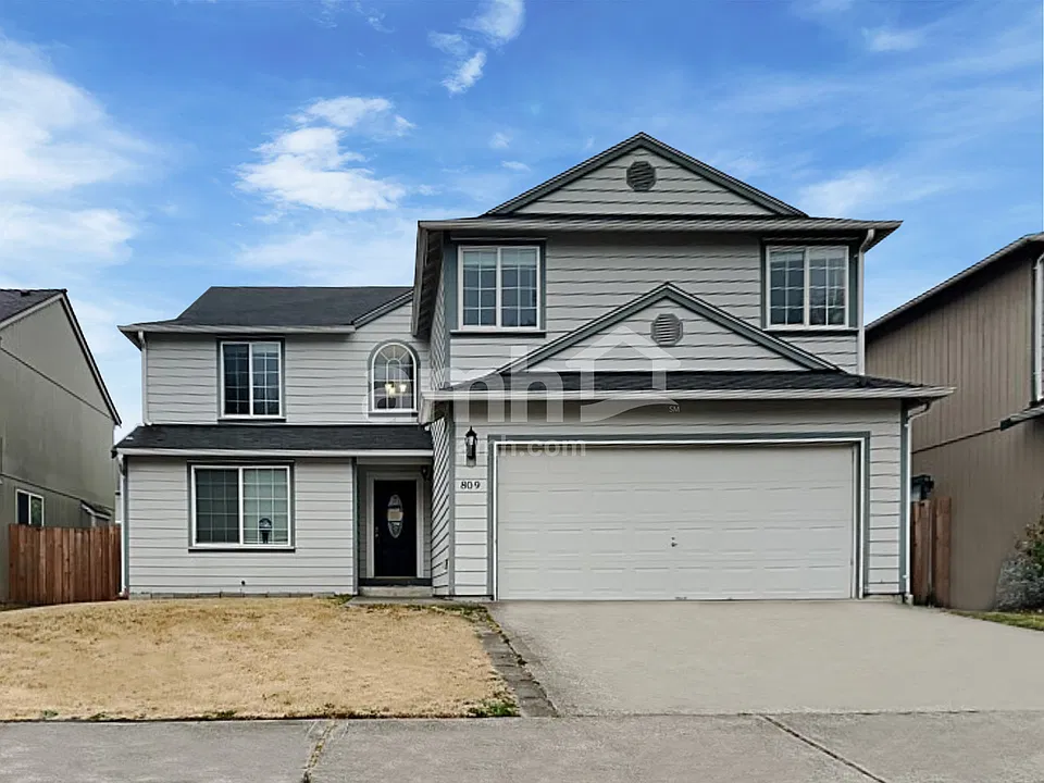 809 Mac Ln SE