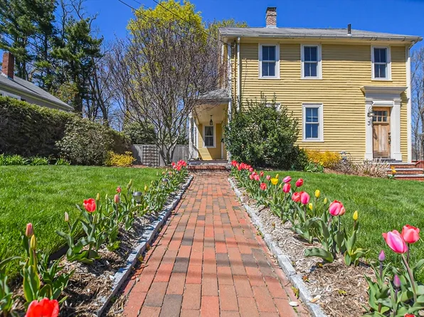 3 Carpenter St, Amesbury, MA 01913