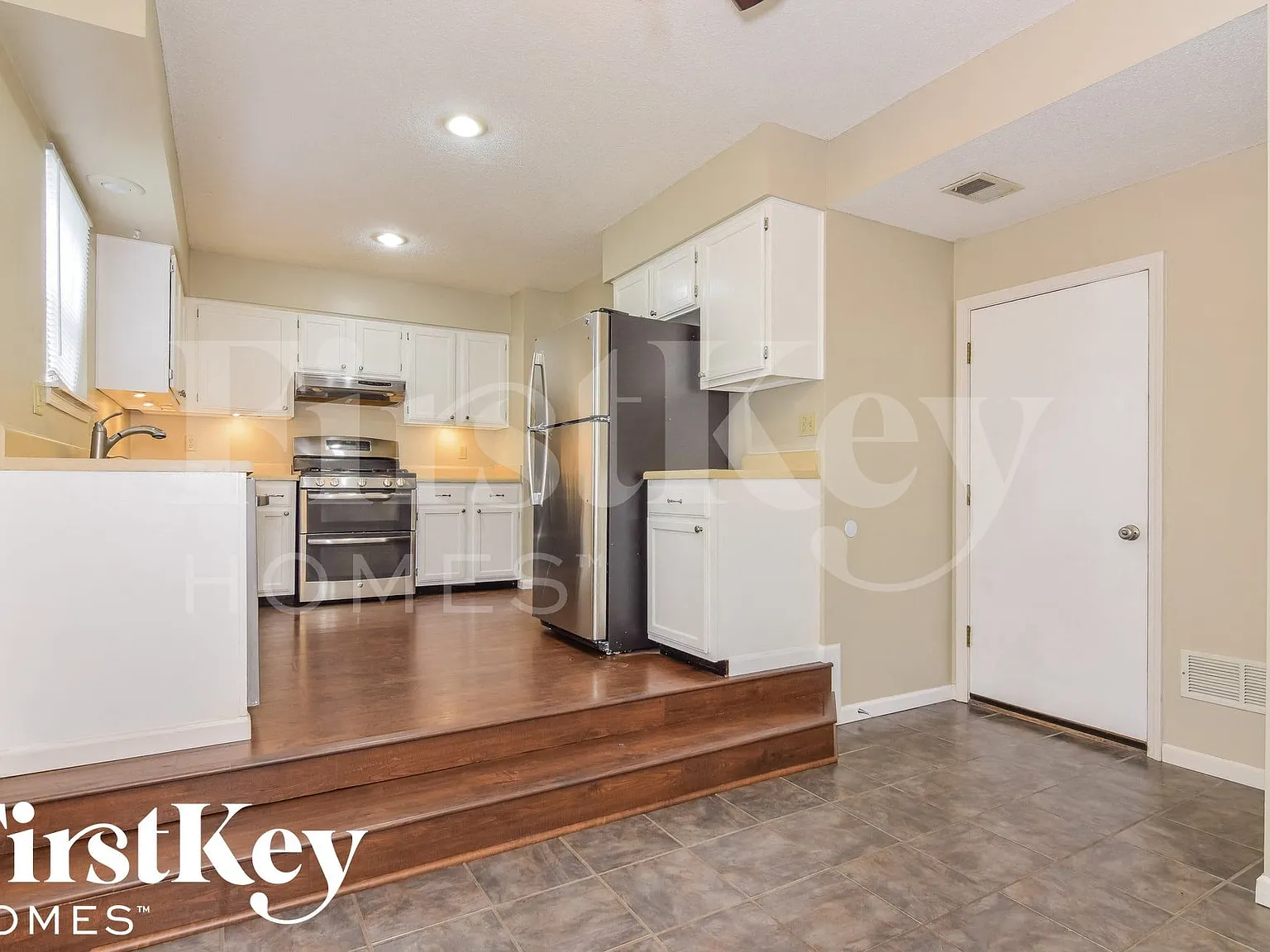 4 bed, 3.0 bath, 1455 sqft, $2,475 — Photo 4