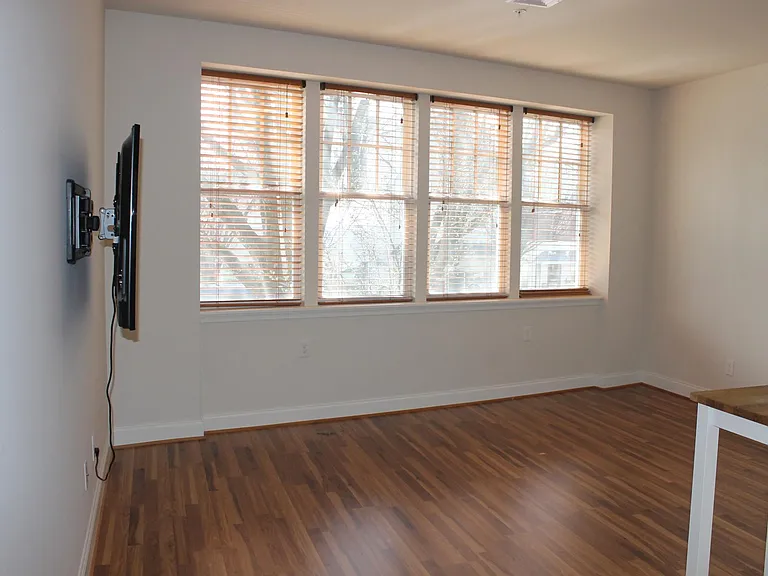 1041 W Lancaster Ave — Photo 6