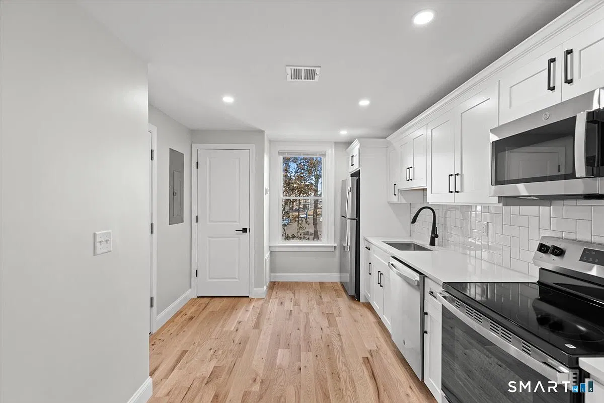 2 bed, 1.0 bath, 900 sqft, $2,500 — Photo 4