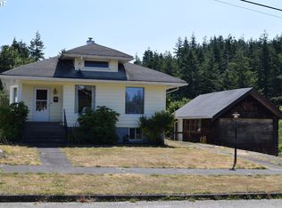 62 N Folsom St, Coquille, OR 97423
