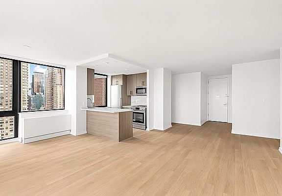 4th image of 200 W 60th St APT 31C