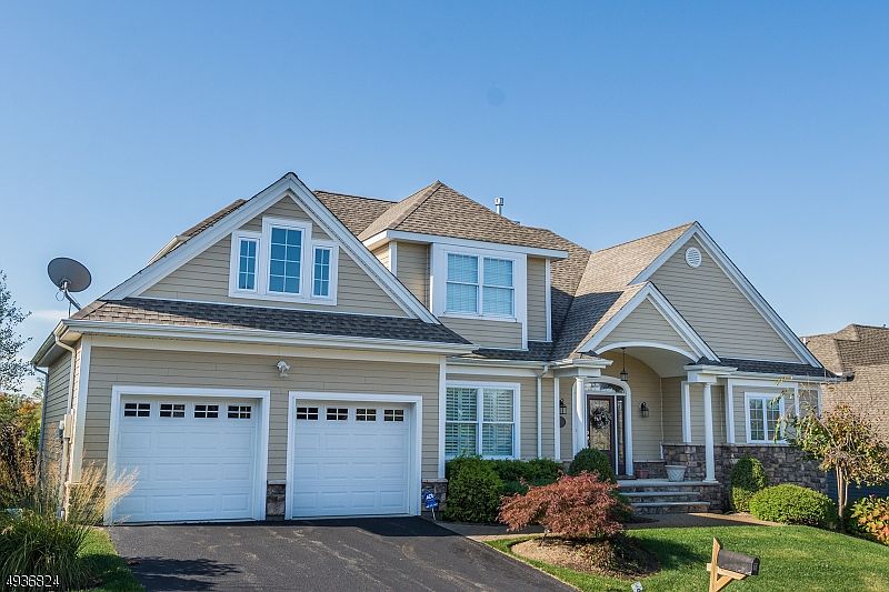 1st image of 11 Woodcott Dr