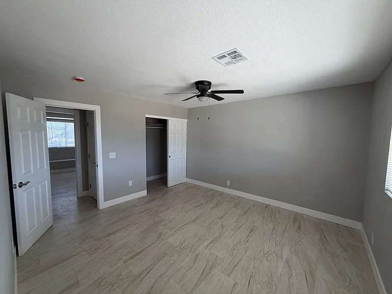 2501 W Sweetwater Ave — Photo 10