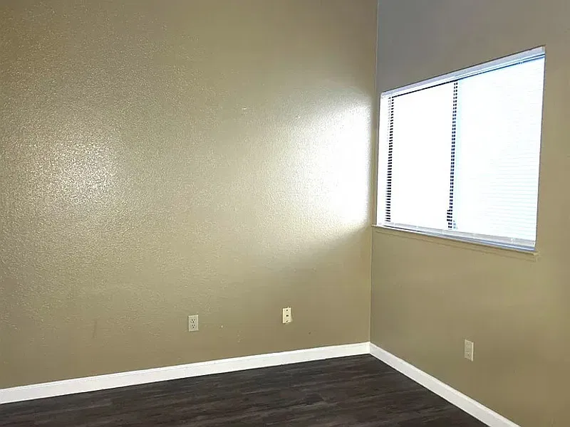 1 bed, 2.0 bath, 826 sqft, $1,384 — Photo 3
