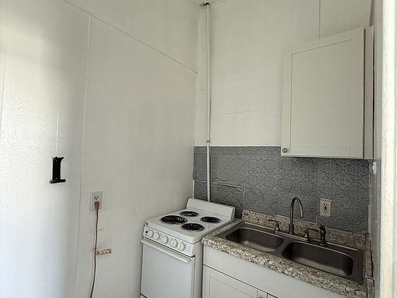 2nd image of 4000 Prytania St #11462757