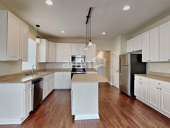3rd image of 7181 Normanton Dr