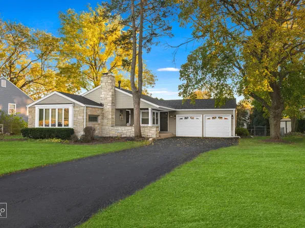 828 Carlisle Rd, Batavia, IL 60510