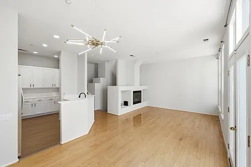 213 Town Green Ln — Photo 2