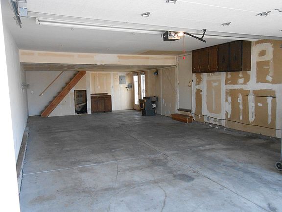 Big oversized 2 car garage