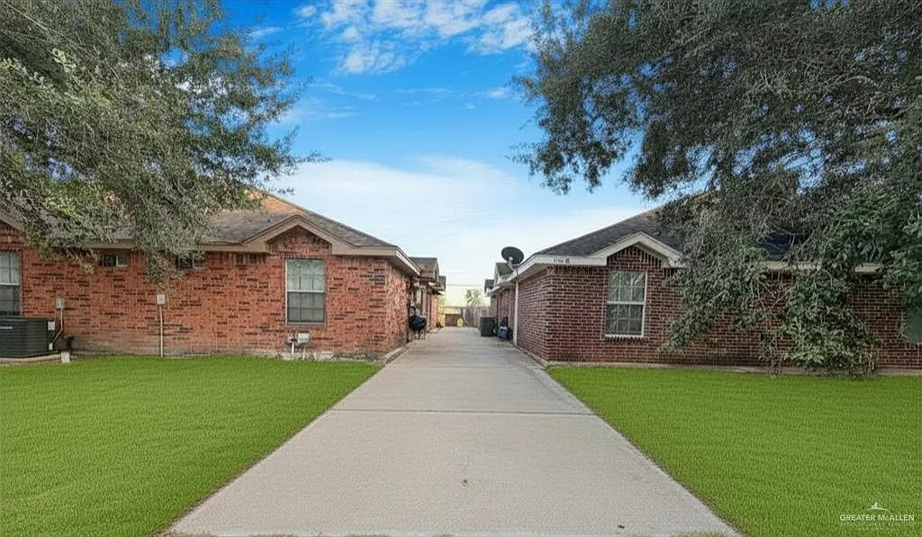 2 bed, 2.0 bath, 7616 sqft, $799 — Photo 1