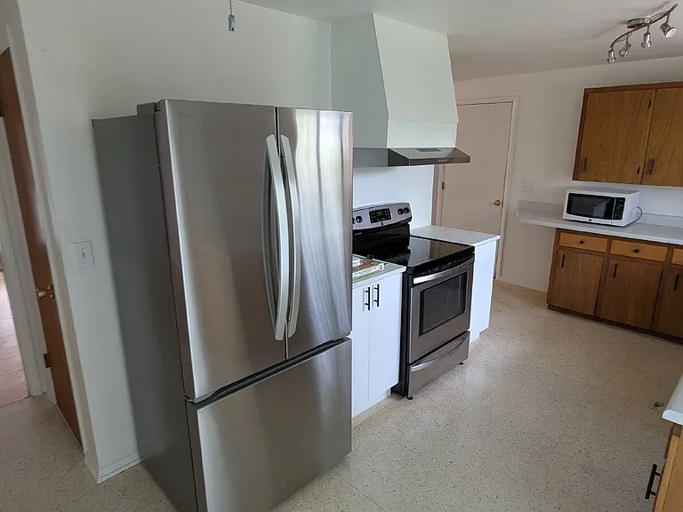 7070 Beacon Way — Photo 4