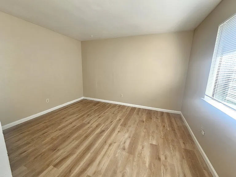 2203 Greenfield Dr — Photo 11