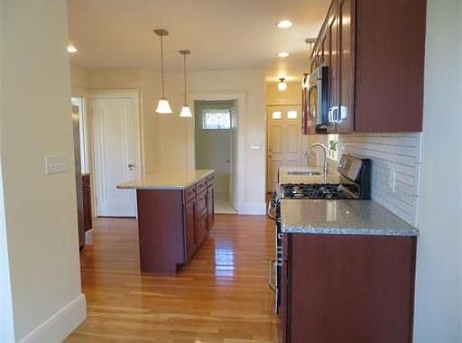 5th image of 35 Rockdale Ave