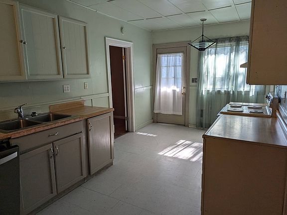 4th image of 827 S Egan Ave