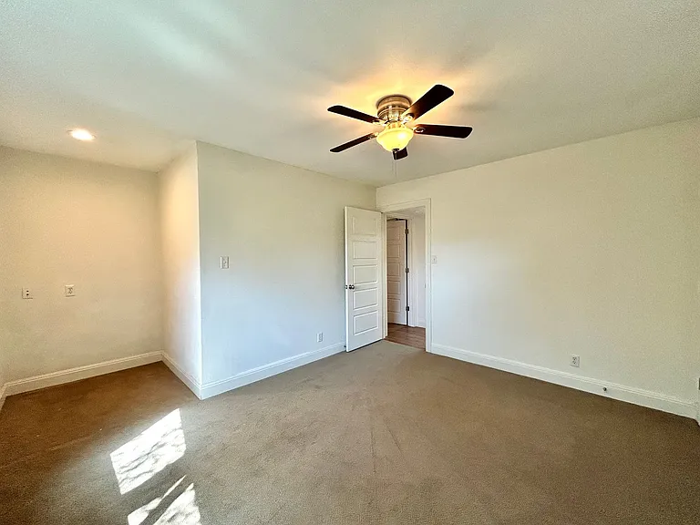 9108 Balcones Club Dr — Photo 15
