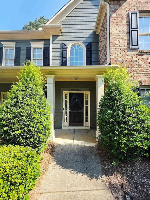 5 bed, 3.0 bath, 2900 sqft, $2,600 — Photo 4