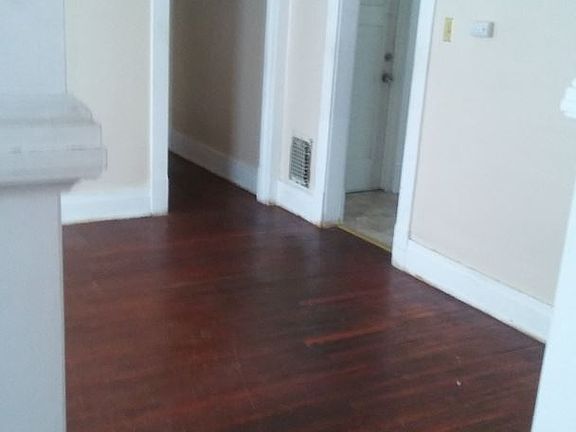 3rd image of 128 Brunswick Blvd Lowr 1-