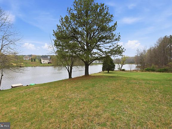 3rd image of 21 Meridan Ln