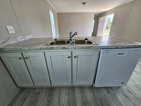 4th image of 40357 Washington #4
