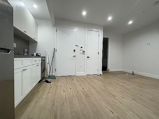 4th image of 2155 Bedford Ave #5H