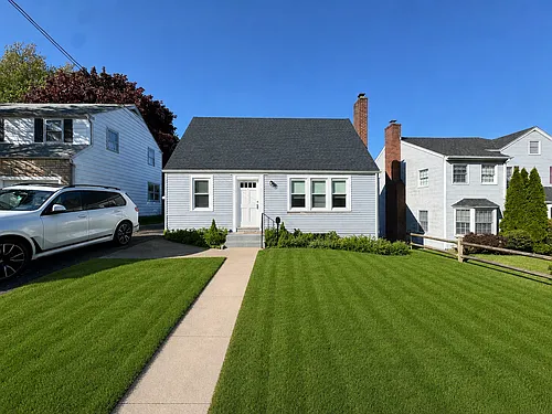 141 Laurel St Photo 1