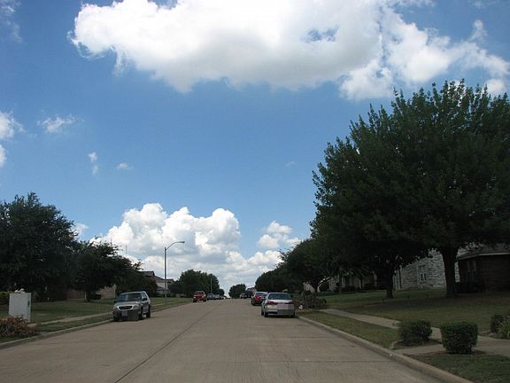 4th image of 674 Lowe Dr