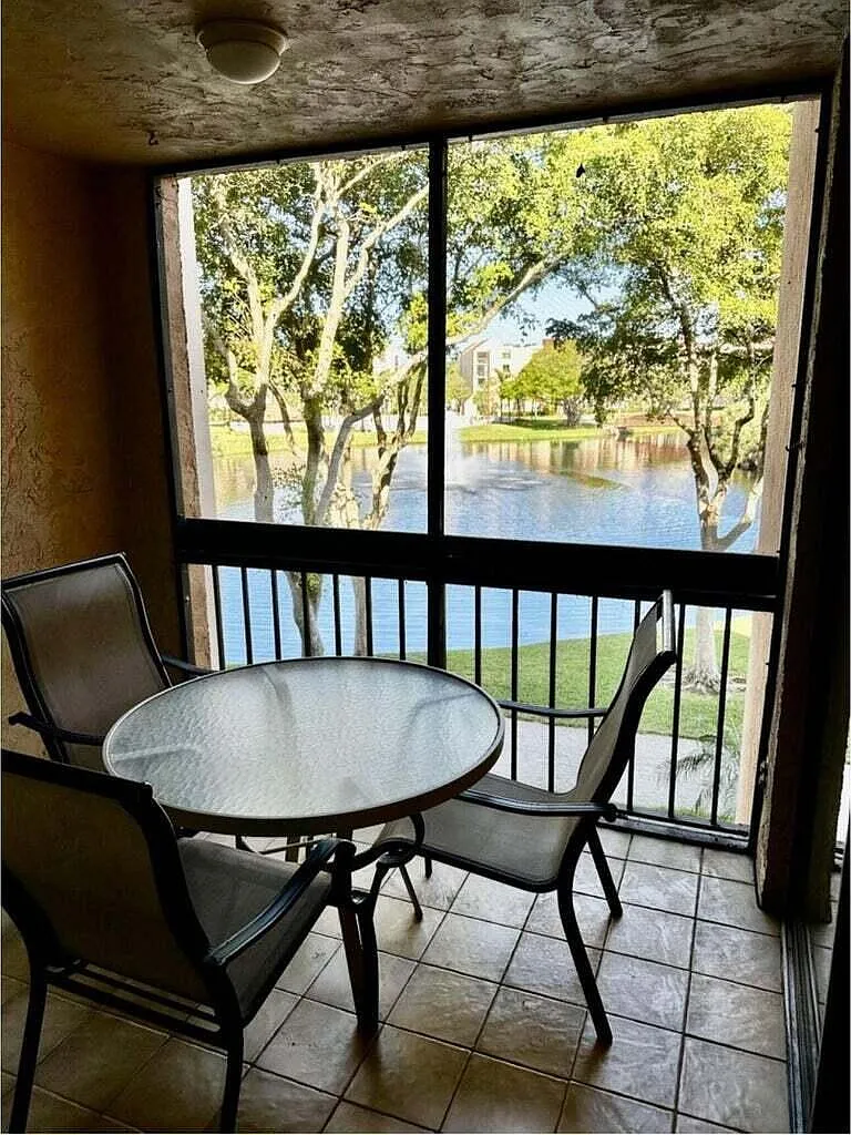 2 bed, 2.0 bath, 1175 sqft, $2,700 — Photo 1