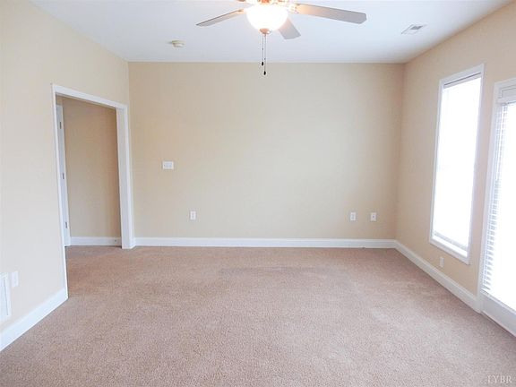 5th image of 3008 Hill St Unit 209