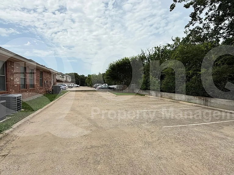 2335 N Elm St #1 — Photo 5