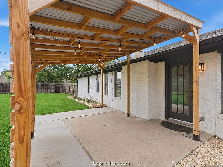 507 Lansing Ct — Photo 20
