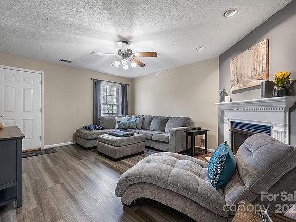 5th image of 1100 22nd St NE APT 502