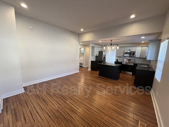 3rd image of 1202 Harlan St
